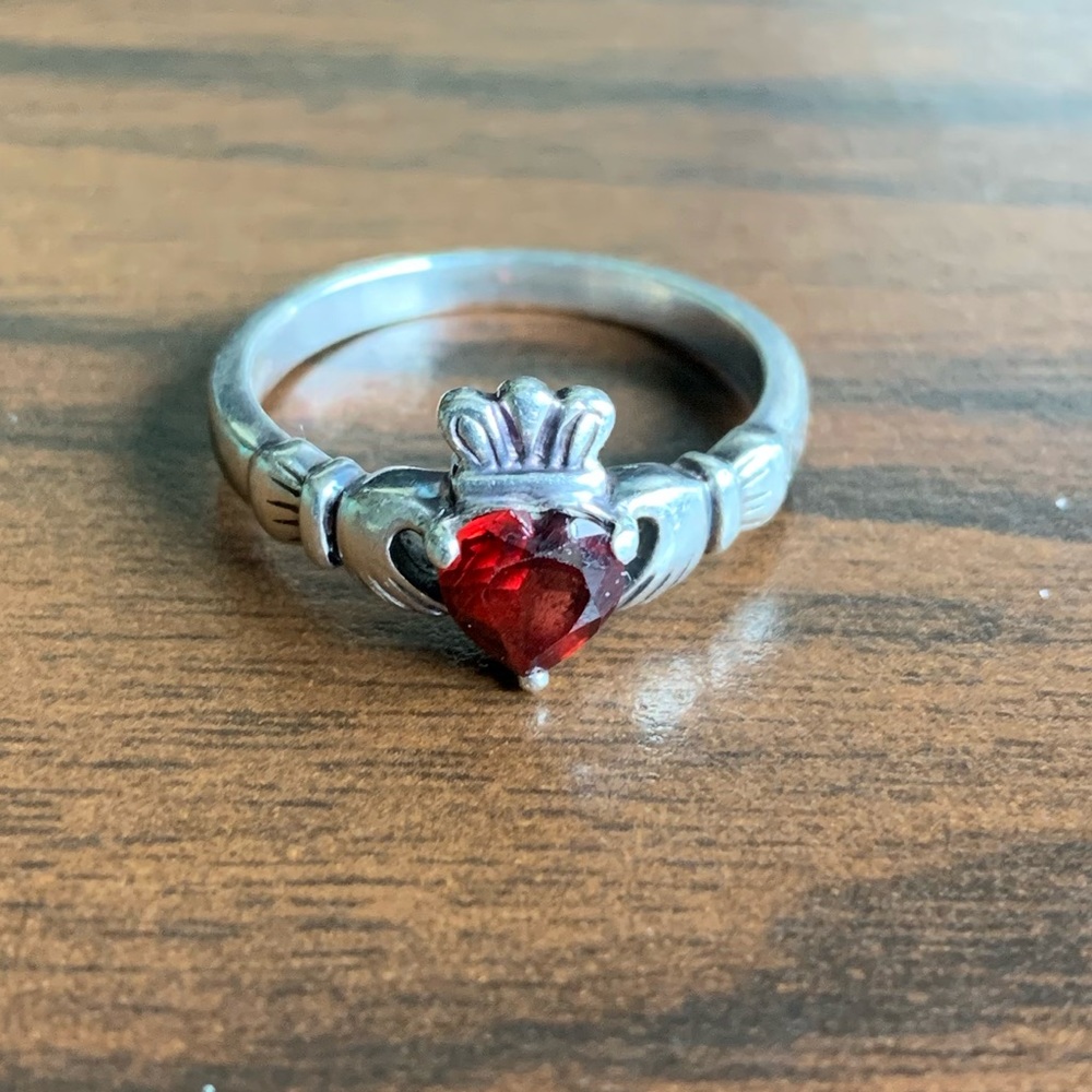 Sterling silver claddagh garnet ring 7 3/4 Irish
